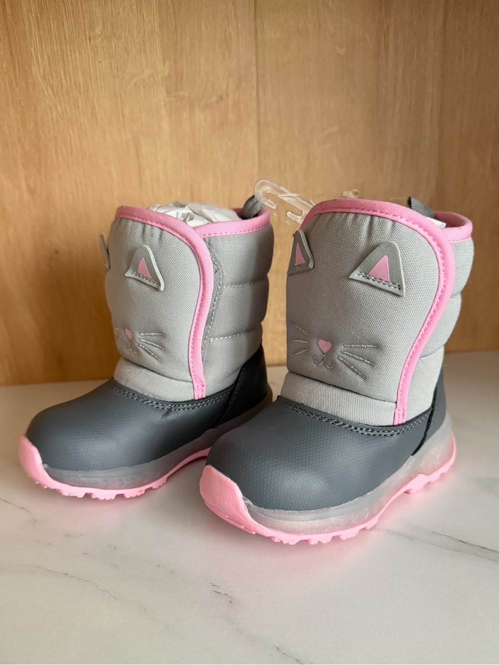 NWT Carter’s Toddler Girls Cat Light-Up Snow Boots Gray Pink Size 6